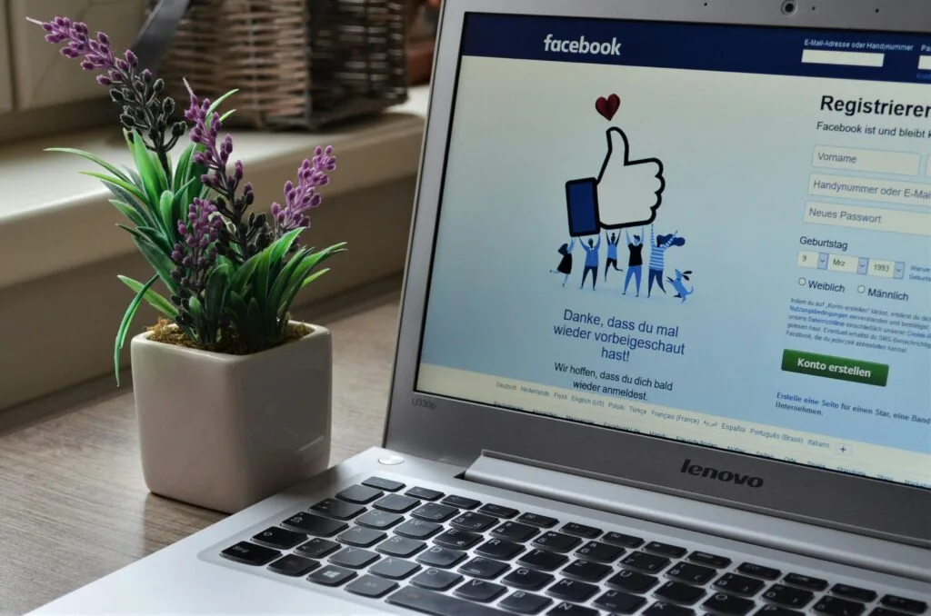 WeChat Advertising - Facebook vs. WeChat